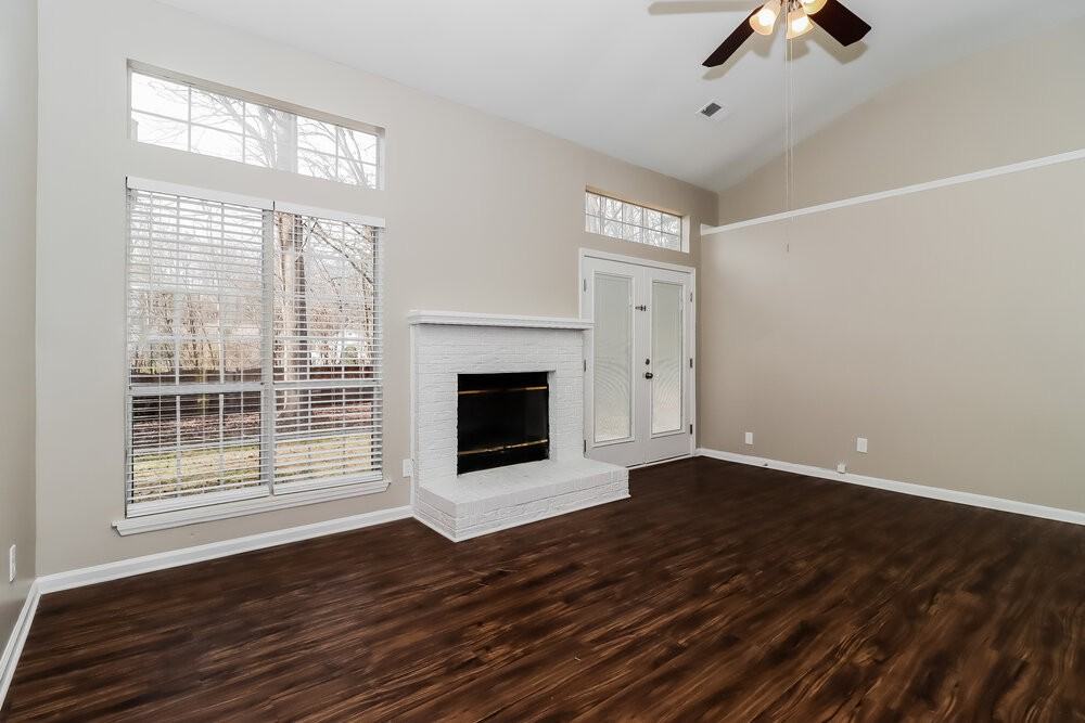 202 Aurora Ln - Photo 7 of 19