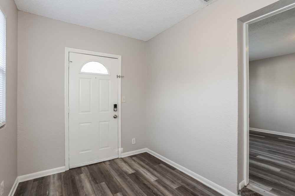 5528 Vernon Rd - Photo 3 of 19