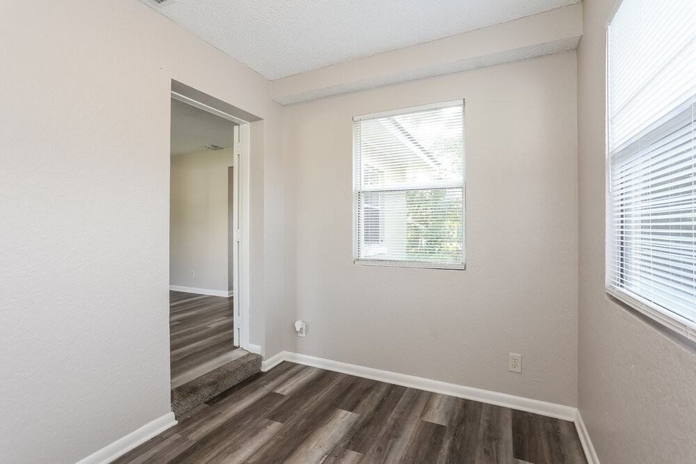 5528 Vernon Rd - Photo 4 of 19