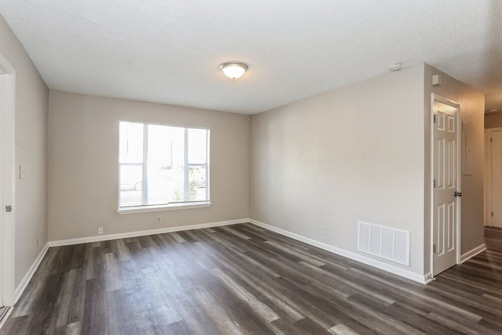 5528 Vernon Rd - Photo 6 of 19