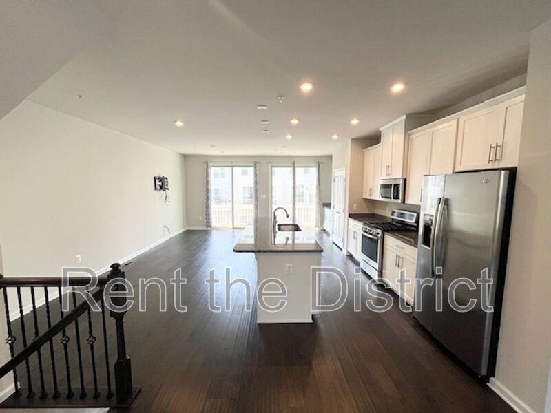 3633 Jamison St Ne - Photo 3 of 21