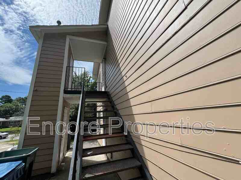 2532 S Roxboro St #D - Photo 2 of 10