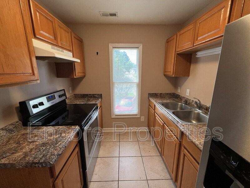 2532 S Roxboro St #D - Photo 5 of 10