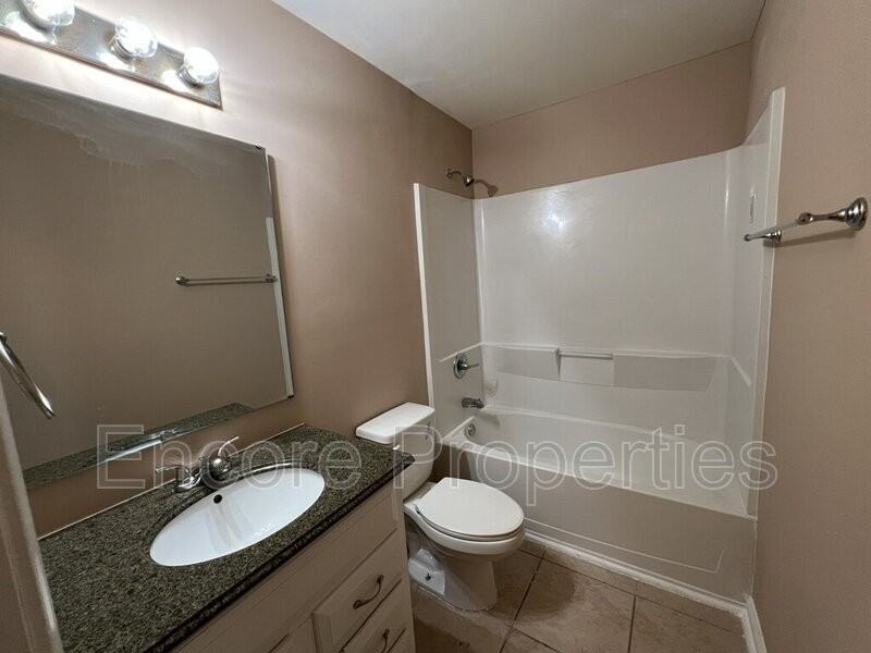 2532 S Roxboro St #D - Photo 7 of 10