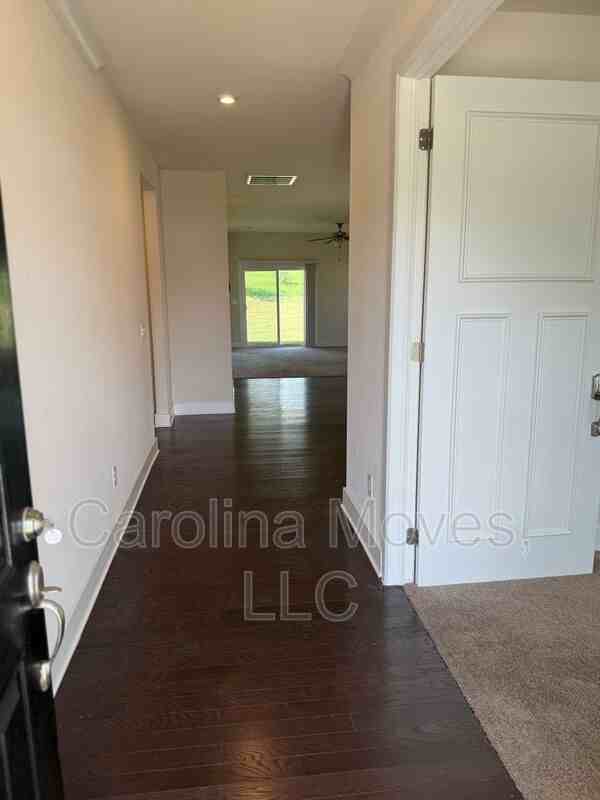 6 Larson Dr - Photo 3 of 21