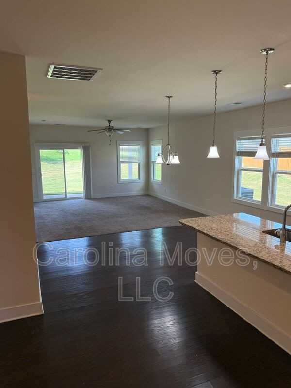 6 Larson Dr - Photo 4 of 21