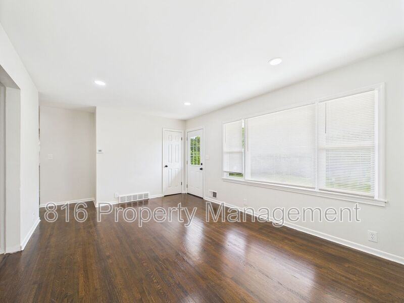 11214 E Lexington Ave - Photo 3 of 26