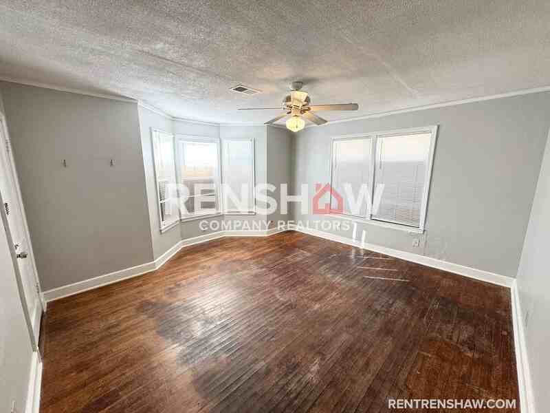 2388 Forest Ave - Photo 2 of 12