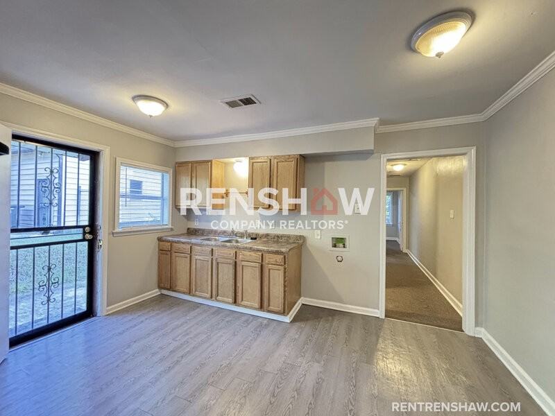 502 E Dison Ave - Photo 4 of 16