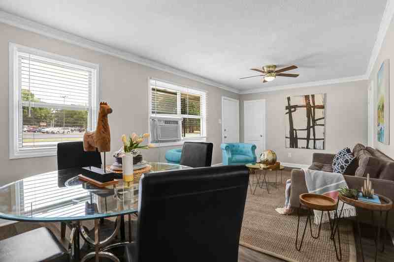 1494 Wanda St - Photo 4 of 17