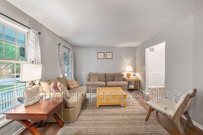 1269 Banbury Ave Ne - Photo 2 of 19