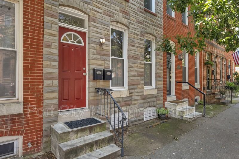 3207 Hudson St - Photo 3 of 13