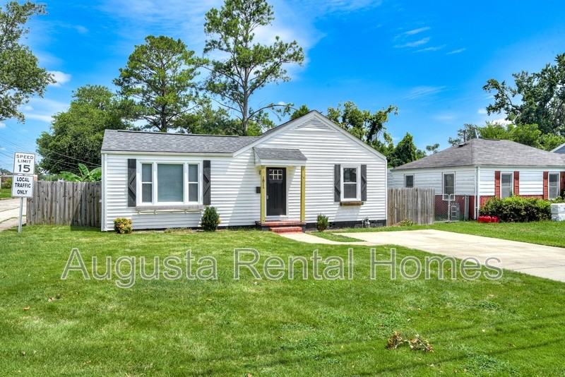 1811 Mcdowell St - Photo 3 of 29