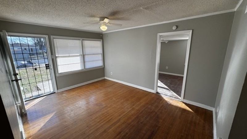 939 Avon Rd - Photo 2 of 18