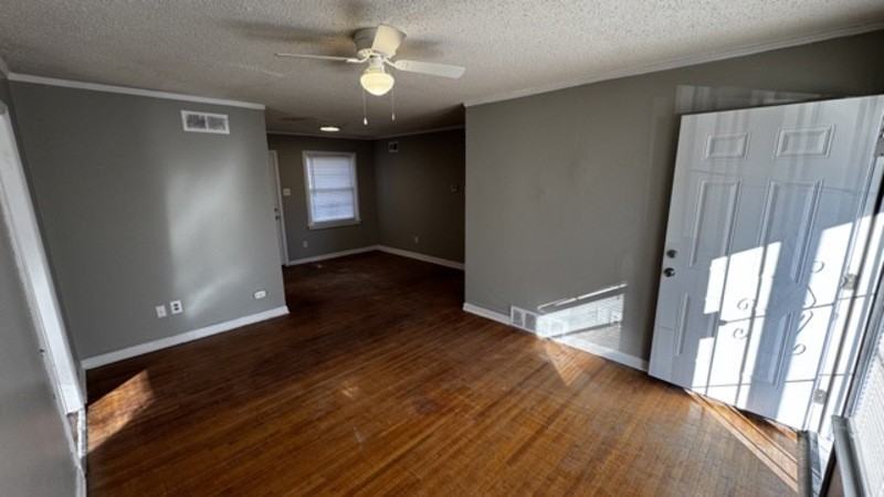 939 Avon Rd - Photo 3 of 18