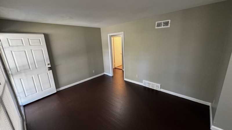 2183 Cassie Ave - Photo 2 of 15