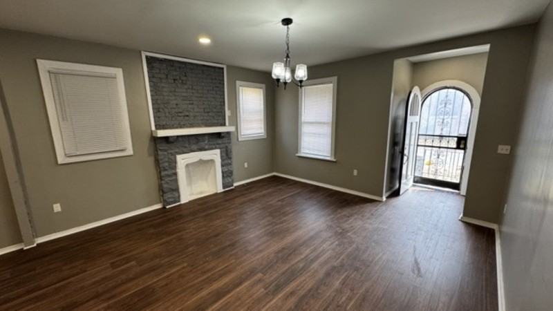 967 Maury St - Photo 2 of 15