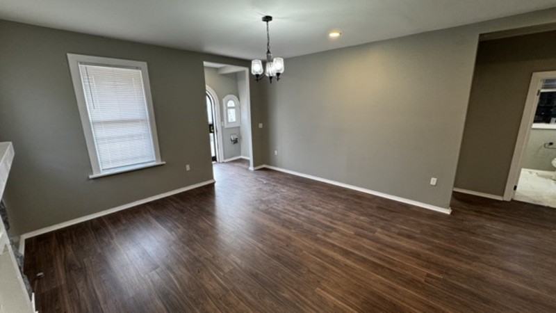 967 Maury St - Photo 3 of 15