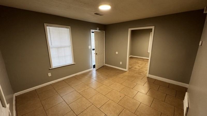 1496 Oakwood St - Photo 2 of 14