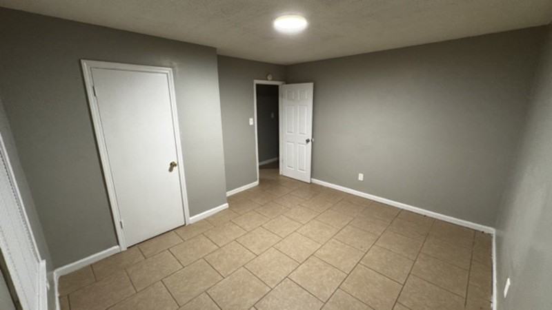 1496 Oakwood St - Photo 4 of 14