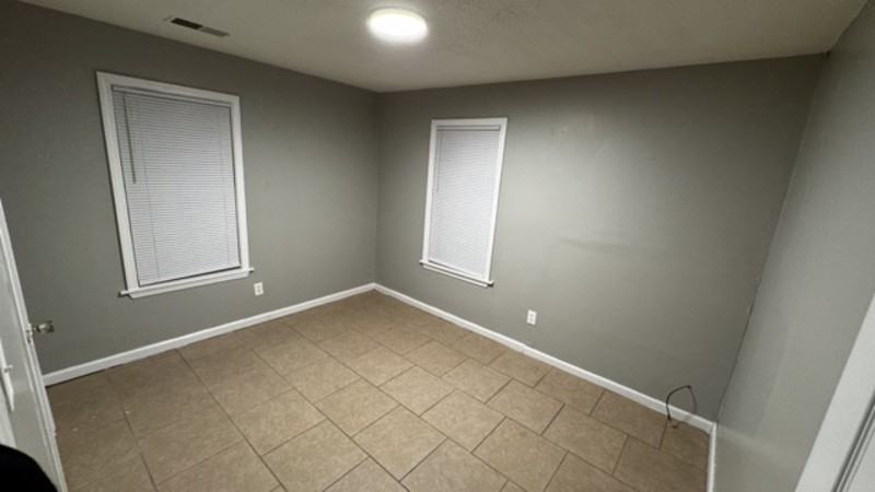 1496 Oakwood St - Photo 5 of 14