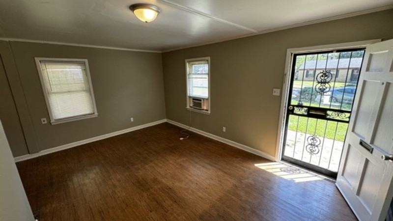 2311 Imogene St - Photo 3 of 19