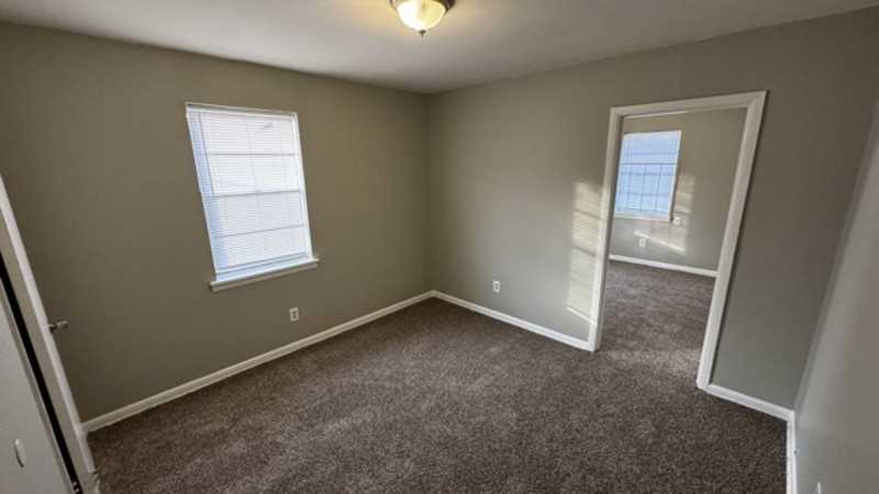 832 Whitford Pl - Photo 4 of 12