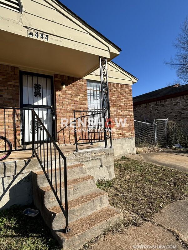 4444 Arnold Cv - Photo 2 of 16