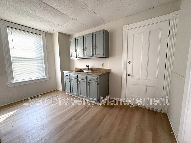 37 Mechanic Ave #1L - Photo 2 of 10
