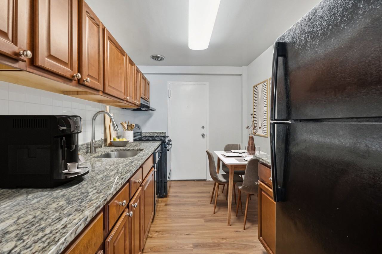 Georgia West - Photo 2 of 45