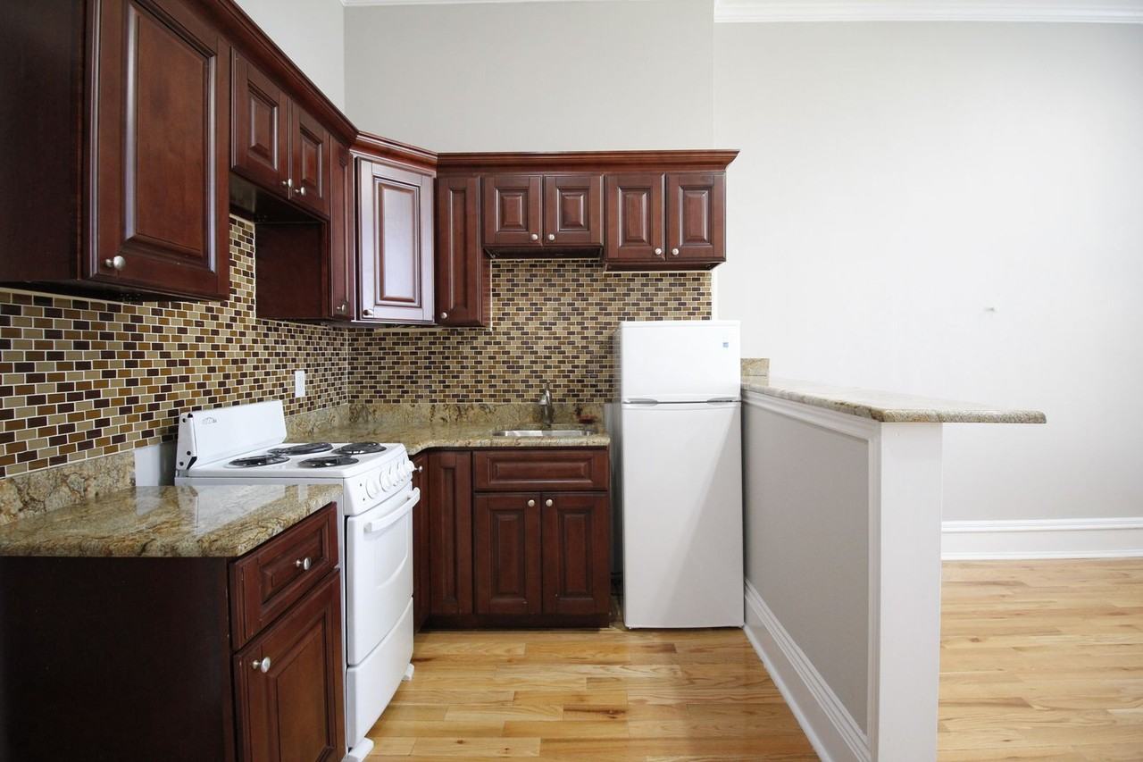 1925 Spring Garden Street - Photo 3 of 20