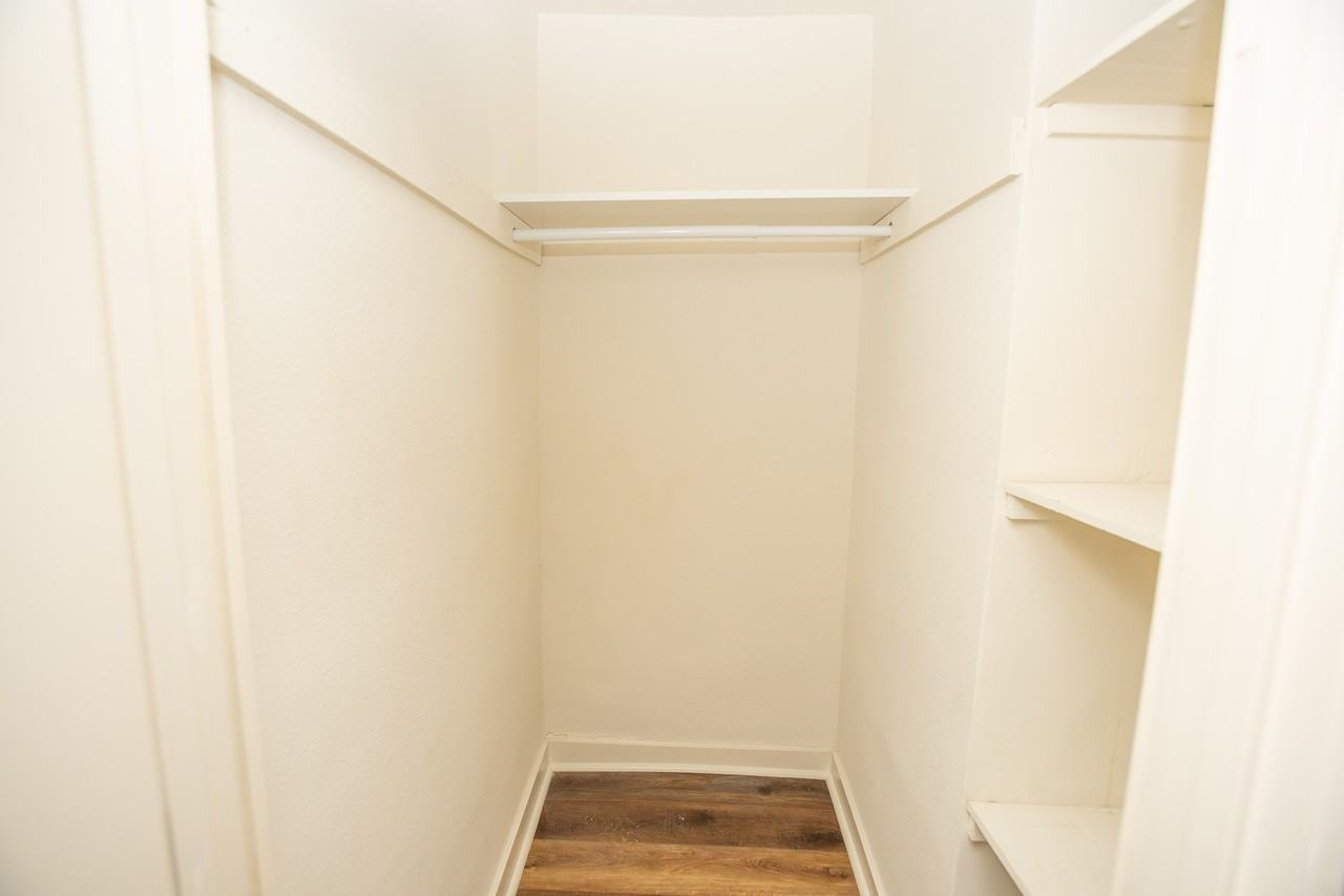 1122 East McCarty Street - Photo 6 of 15