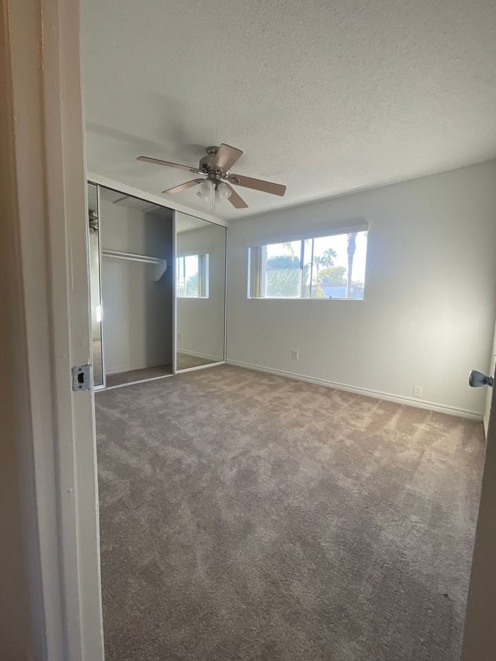 Upstairs 2 Bed 1 Bath, 1 Assigned Parking Space Included, 1.5 Miles From the Beach - Photo 3 of 7