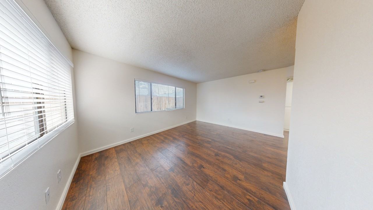 CA-0467 {2650 Oxford Rd} - Photo 2 of 10