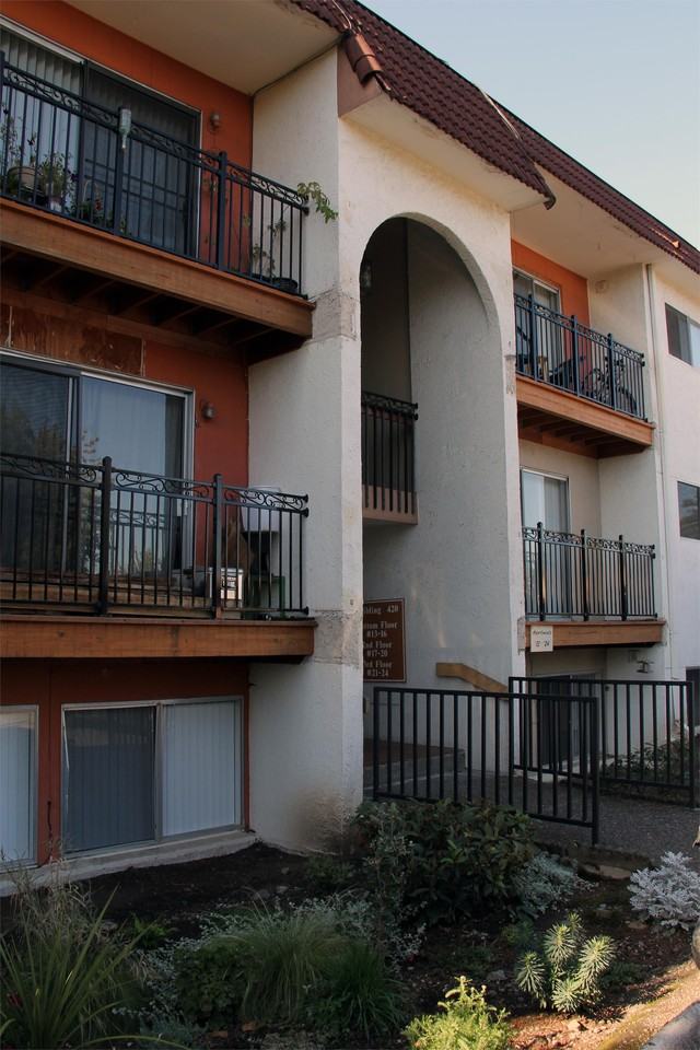 Crestwood Terrace - Photo 7 of 48