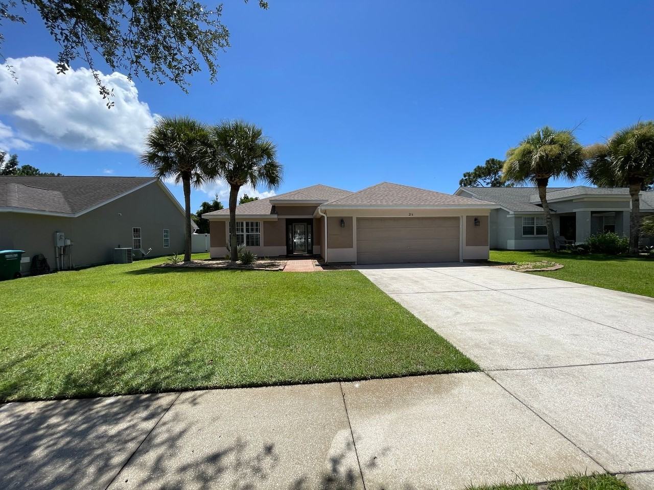 216 Oxford Ave - Photo 2 of 33