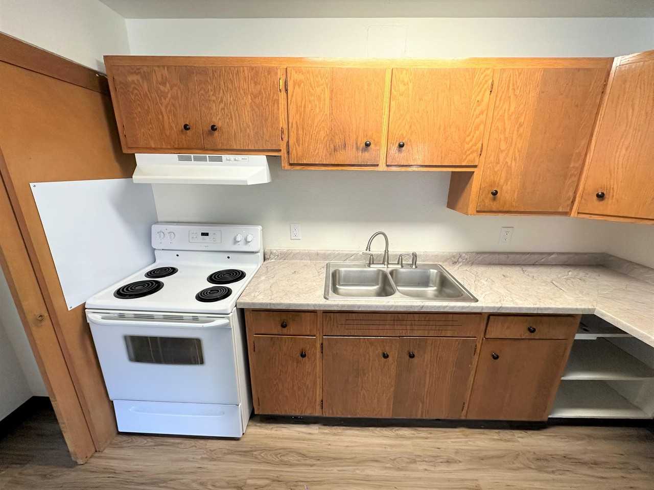 2103 4th Ave SE - 12 PLEX - Photo 2 of 11