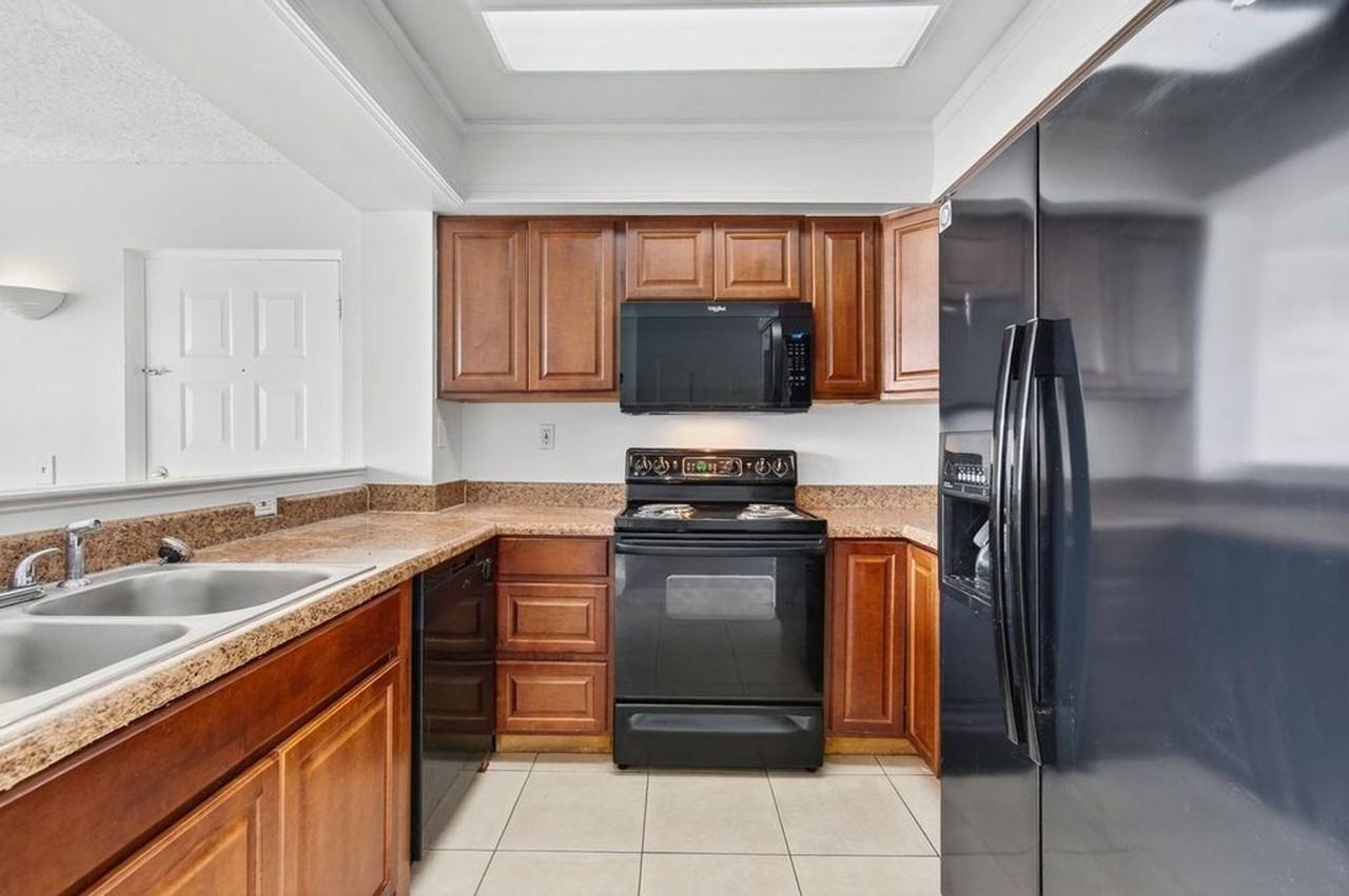 752 Executive Center Dr #15