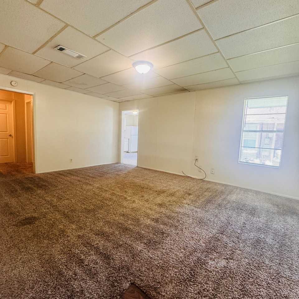 1122 Dallas St - Photo 2 of 10