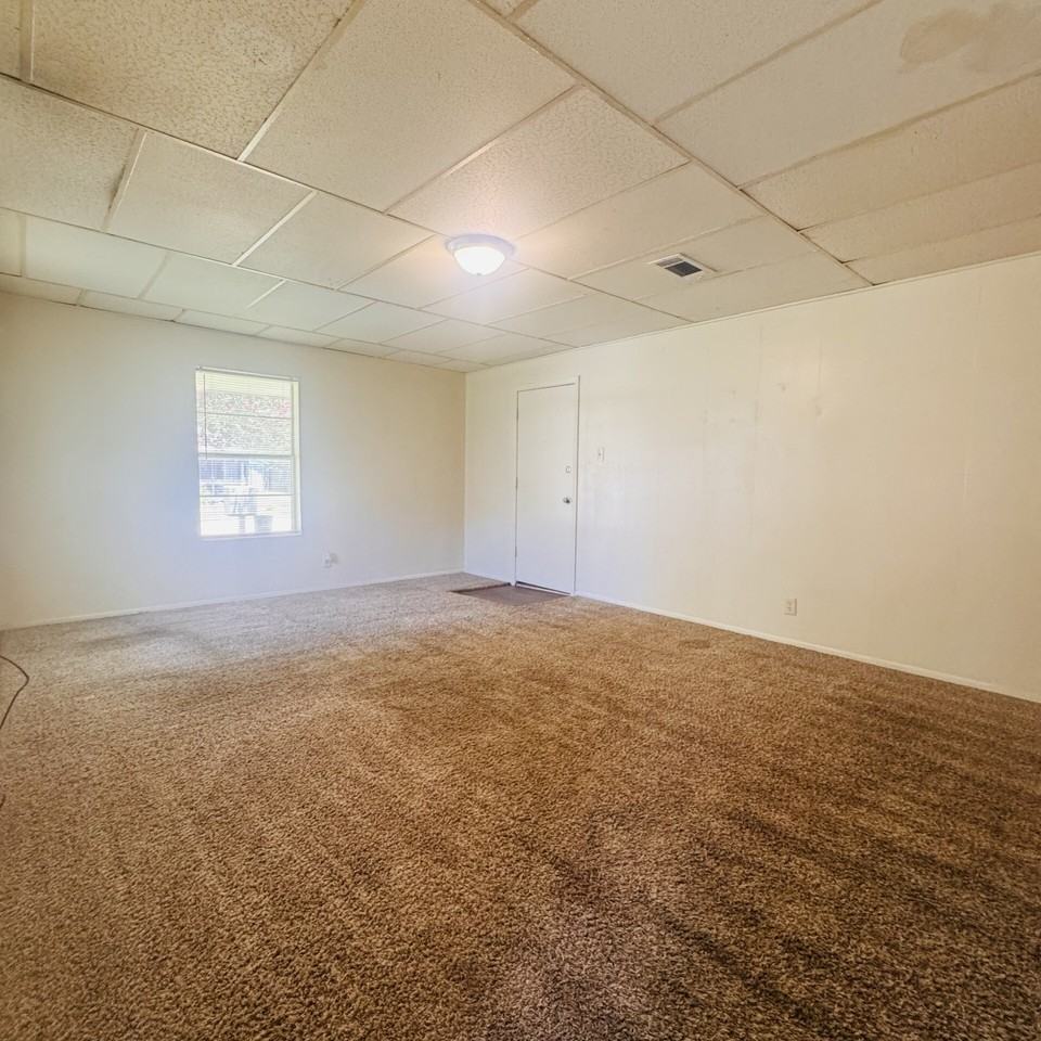 1122 Dallas St - Photo 3 of 10