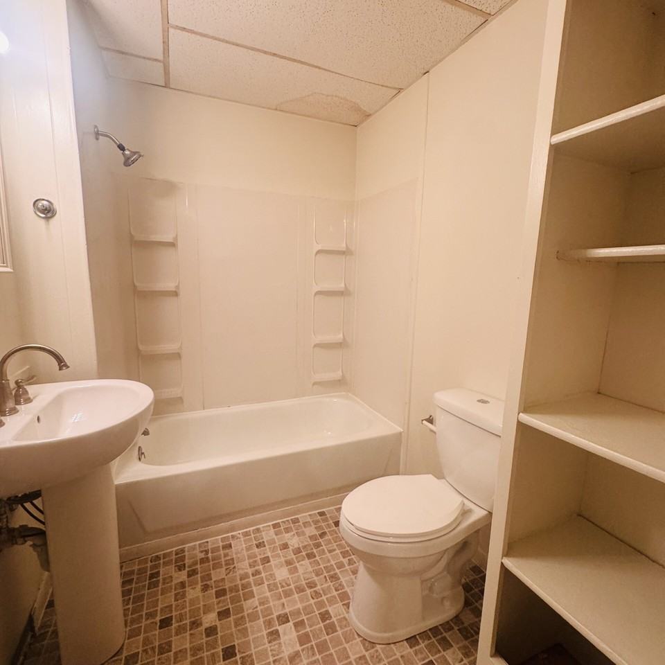 1122 Dallas St - Photo 7 of 10