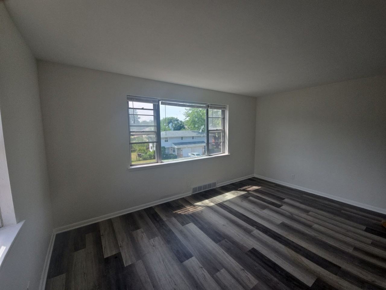 2908 North Rockwood Drive - Photo 2 of 9