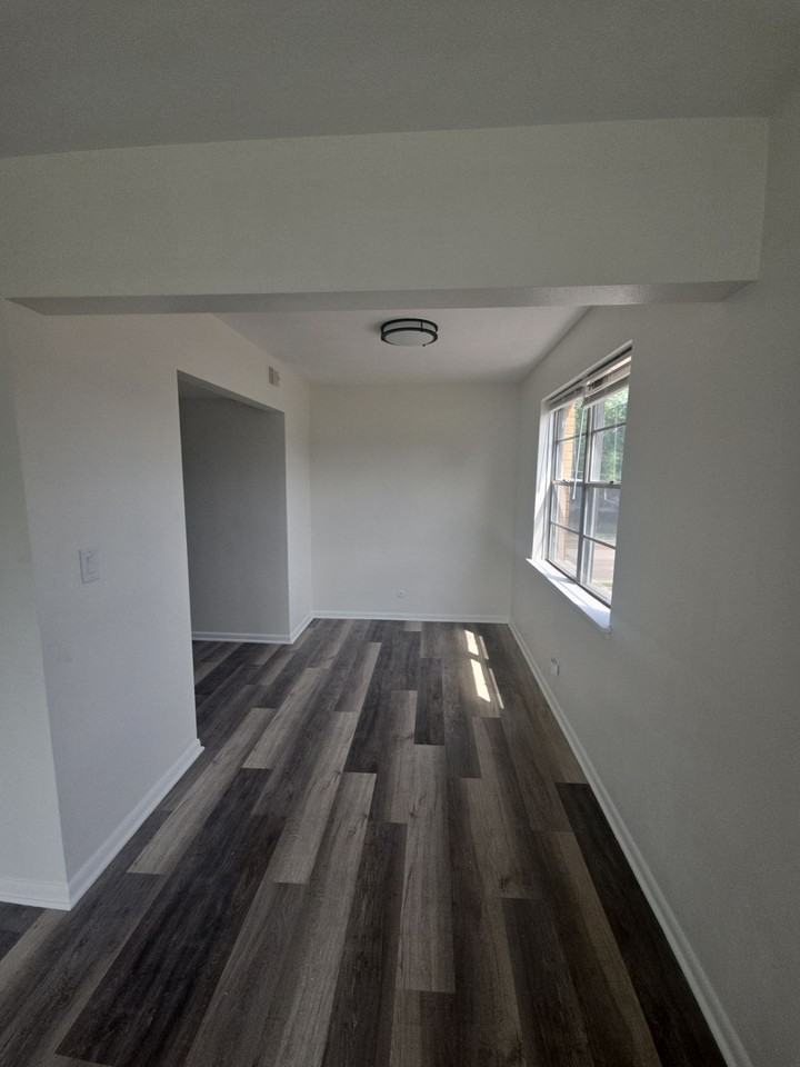 2908 North Rockwood Drive - Photo 3 of 9