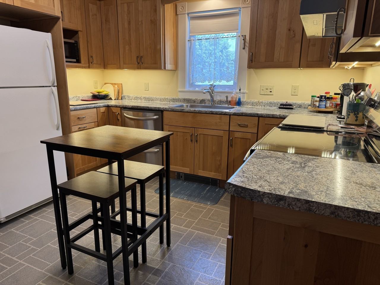 84 Circle Street - Photo 7 of 25