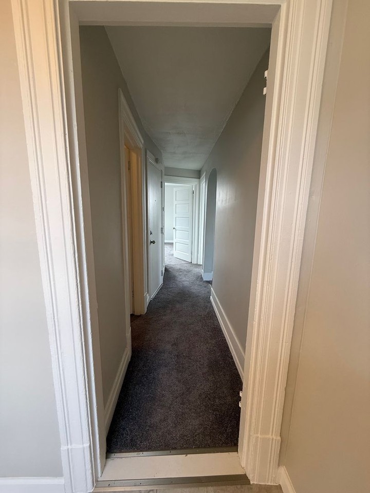 2221 Hawthorne Ave - Photo 3 of 9