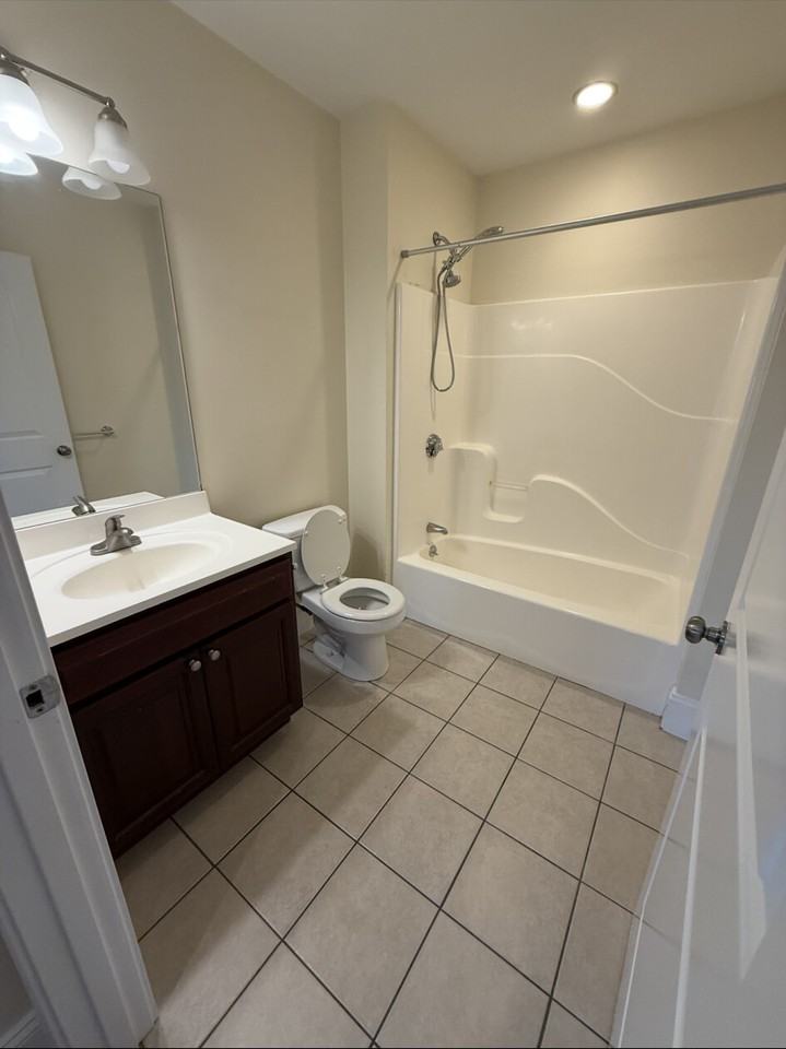 Locust St #401 - Photo 3 of 13