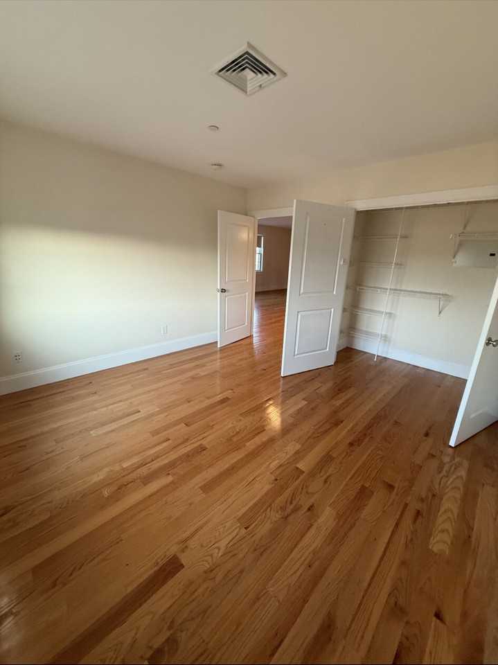 Locust St #401 - Photo 4 of 13