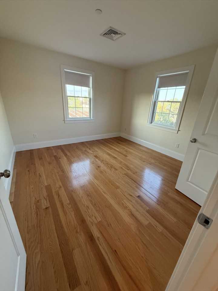 Locust St #401 - Photo 5 of 13