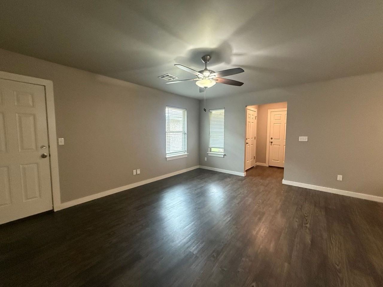 1501 Macalpine St - Photo 4 of 29