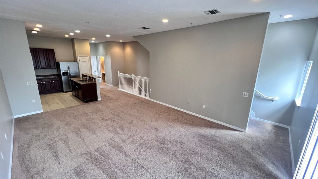 3736 Avalon Park East Blvd - Photo 6 of 43